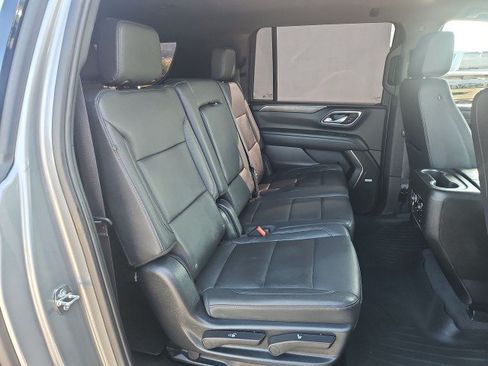 Used 2023 Chevrolet Suburban LT w/ Luxury Package RWD image 26