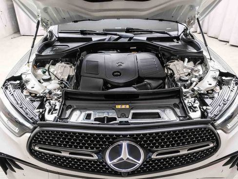 Used 2025 Mercedes-Benz GLC 350e 4MATIC image 32