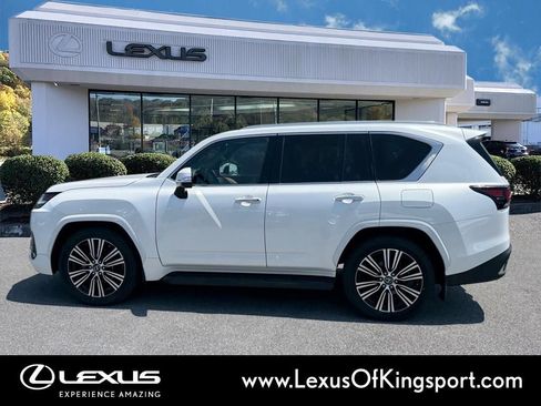 Used 2023 Lexus LX 600 4WD w/ Accessory Package (Z1) image 2