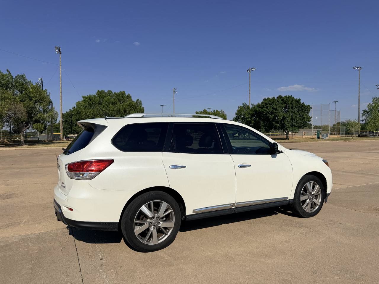 Used 2016 Nissan Pathfinder Platinum AWD/4WD image 33