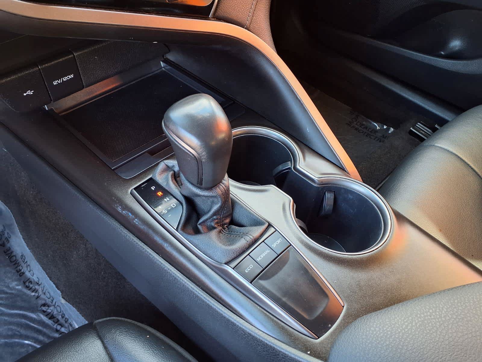 Used 2022 Toyota Camry SE w/ Carpet Mat Package (TMS) FWD image 24