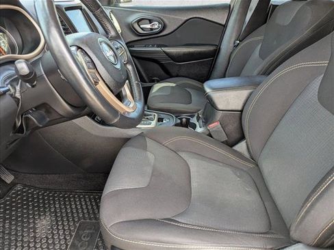 Used 2017 Jeep Cherokee Latitude w/ Cold Weather Group image 15