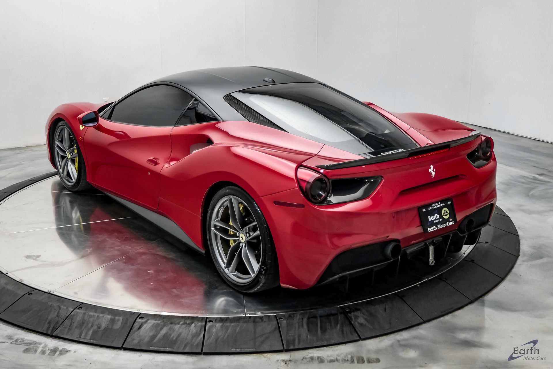 Used 2017 Ferrari 488 GTB RWD image 13
