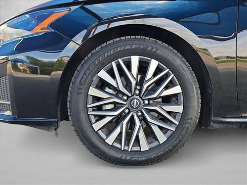 Used 2025 Nissan Altima 2.5 SV FWD image 23