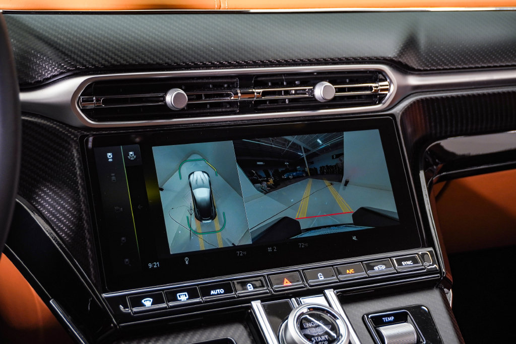 Used 2025 Aston Martin V8 Vantage Coupe RWD image 28