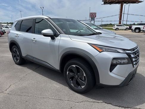 Used 2025 Nissan Rogue SV AWD/4WD image 6