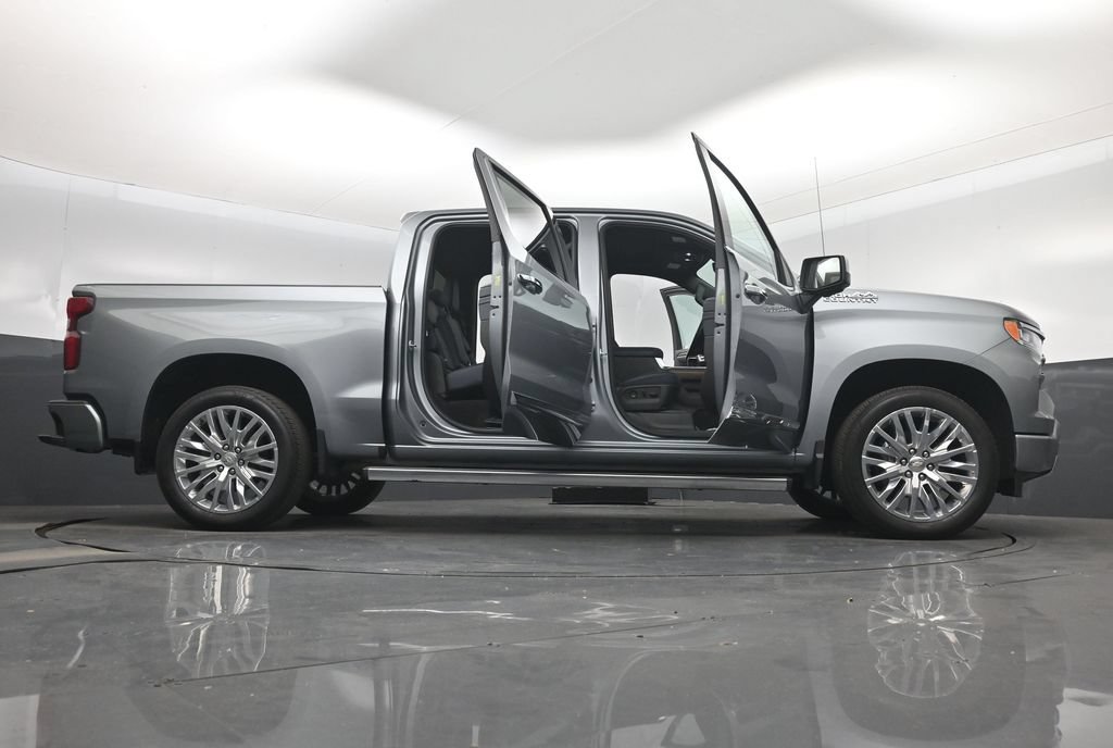 Used 2025 Chevrolet Silverado 1500 High Country w/ Technology Package AWD/4WD image 7