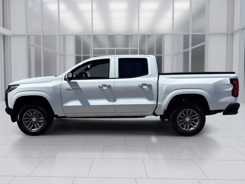 Used 2025 Chevrolet Colorado W/T AWD/4WD image 3