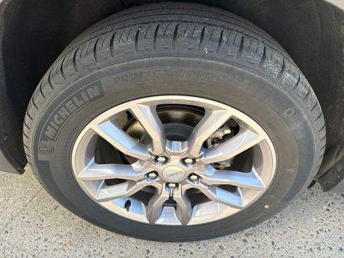 Used 2023 GMC Terrain SLT AWD/4WD image 1