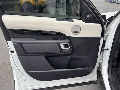 Used 2025 Land Rover Discovery S AWD/4WD image 13