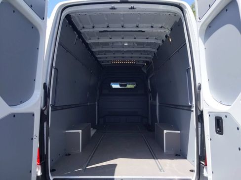 Used 2022 Mercedes-Benz Sprinter 2500 image 10