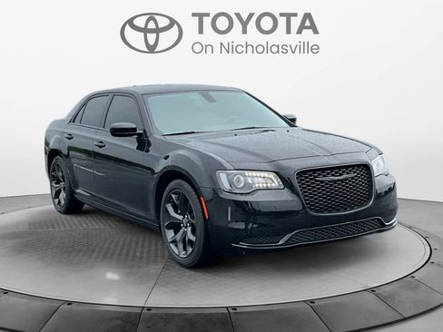 Used 2023 Chrysler 300 Touring w/ Sport Appearance Package RWD image 8