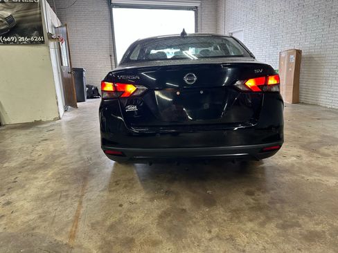 Used 2021 Nissan Versa SV image 6