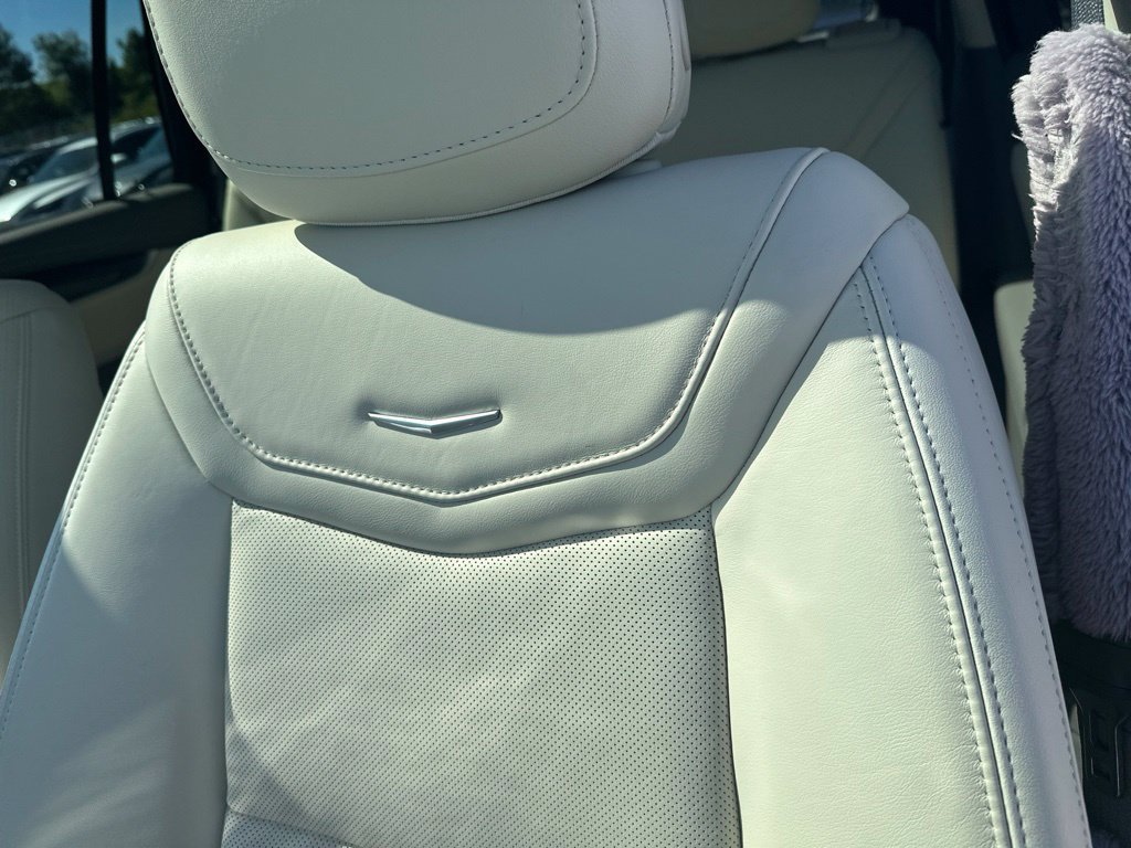 Used 2023 Cadillac XT6 Premium Luxury w/ Technology Package AWD/4WD image 19