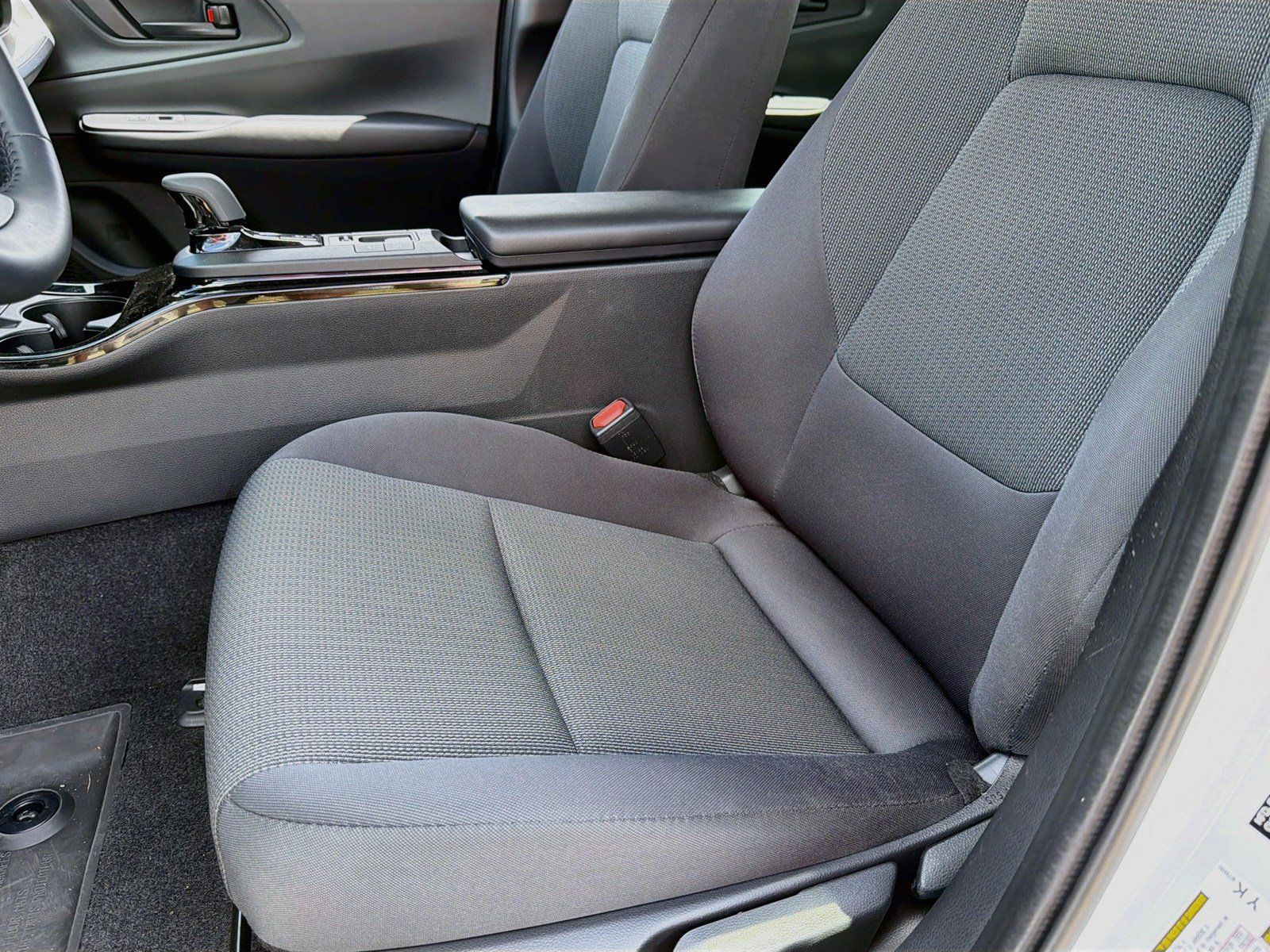 Used 2025 Toyota Prius LE FWD image 30