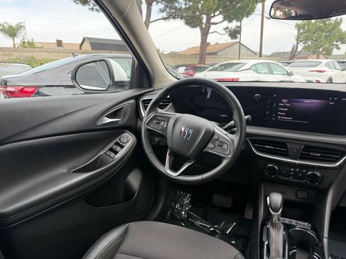 Used 2025 Buick Encore GX Preferred image 31