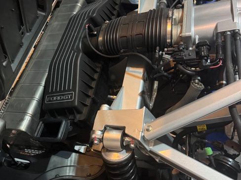 Used 2005 Ford GT RWD image 24