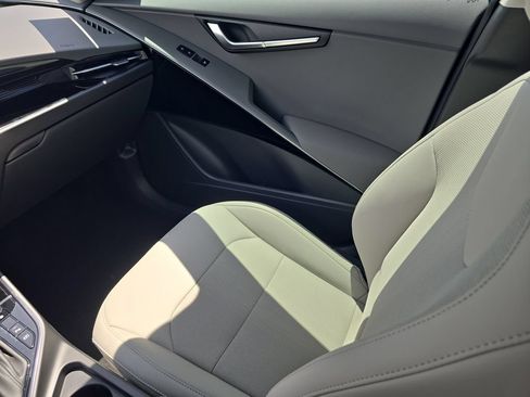 New 2026 Kia Niro EX FWD image 15