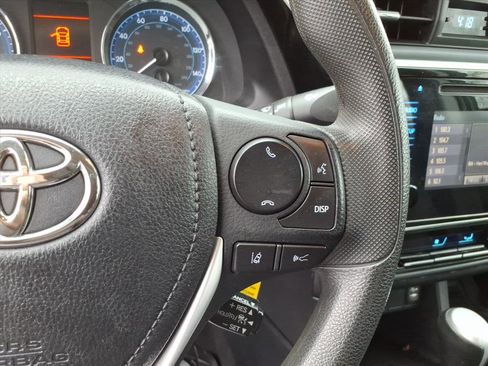 Used 2018 Toyota Corolla LE image 16