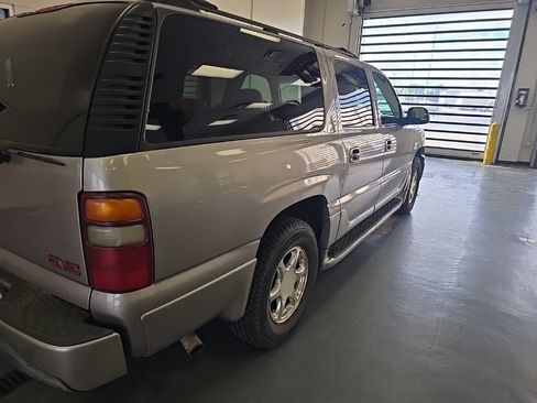 Used 2003 GMC Yukon XL Denali AWD/4WD image 4