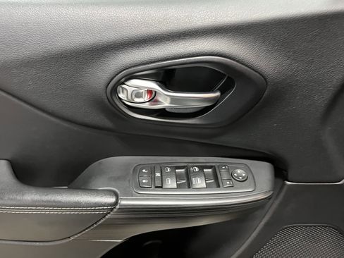 Used 2016 Jeep Cherokee Limited image 17