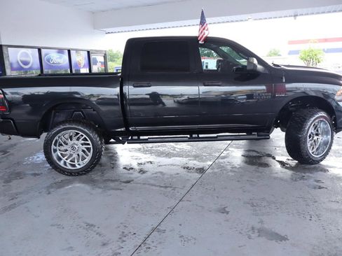 Used 2017 RAM 1500 Express w/ Black Ram 1500 Express Group RWD image 4