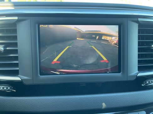 Used 2022 Chrysler Voyager LX image 16