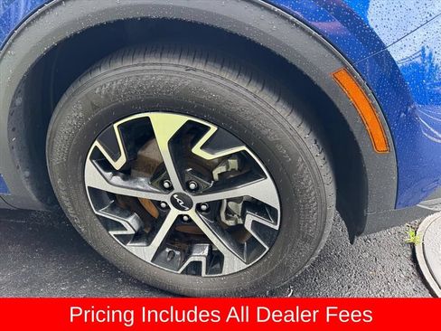 Certified 2023 Kia Sportage EX FWD image 2