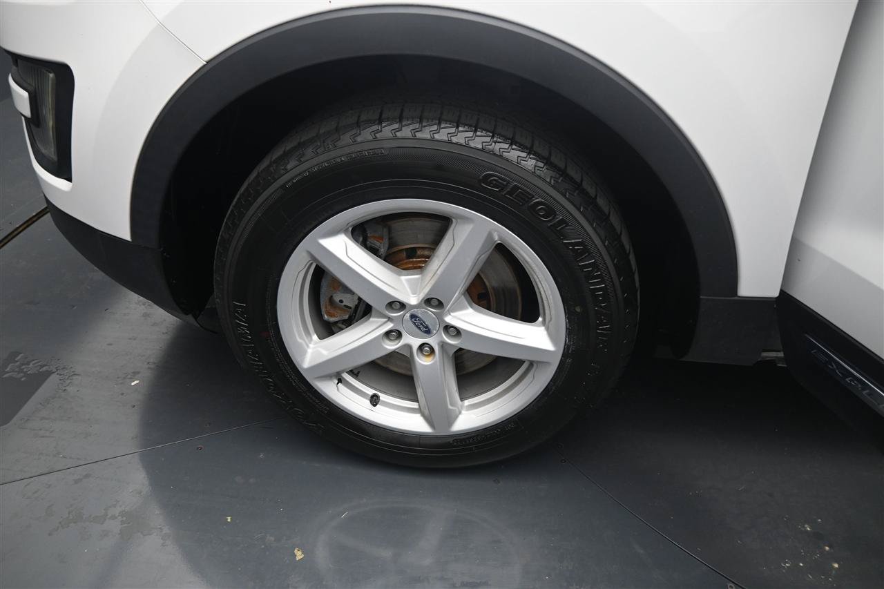 Used 2016 Ford Explorer XLT AWD/4WD image 16