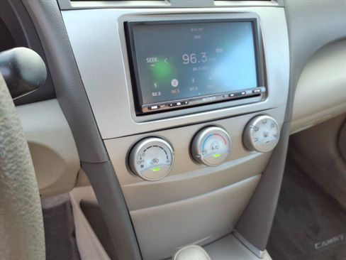 Used 2010 Toyota Camry LE FWD image 32