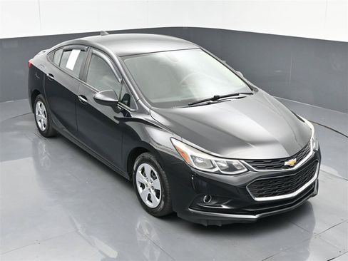 Used 2018 Chevrolet Cruze LS FWD image 23