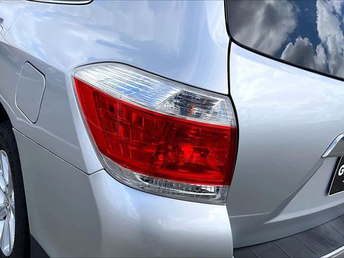 Used 2012 Toyota Highlander FWD image 26