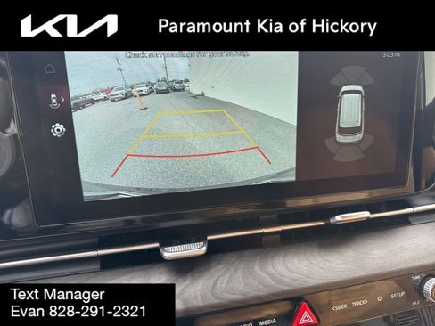 Used 2023 Kia Carnival EX image 27