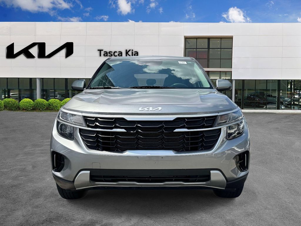 Used 2024 Kia Seltos LX AWD/4WD image 2