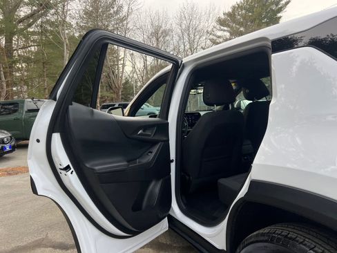 Certified 2025 Chevrolet Equinox LT w/ Safety and Technology Package image 33