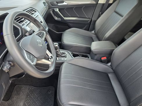 Used 2024 Volkswagen Tiguan SE R-Line FWD image 12