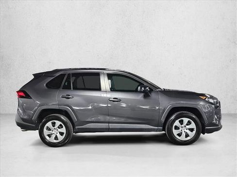 Used 2020 Toyota RAV4 LE image 4