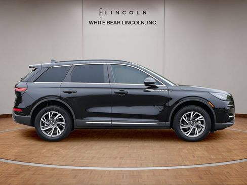 Used 2025 Lincoln Corsair AWD w/ Equipment Group 101A image 4