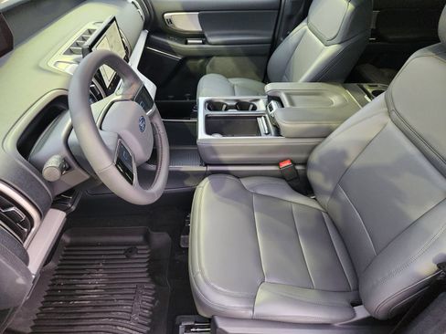 New 2026 Ford Expedition Active image 13