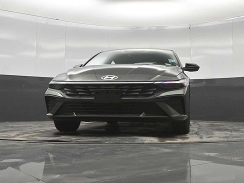 New 2026 Hyundai Elantra SEL Sport FWD image 32