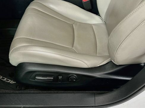 Used 2025 Honda Accord Touring image 9