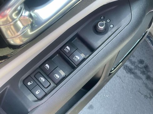 Used 2025 Jeep Compass Limited AWD/4WD image 17