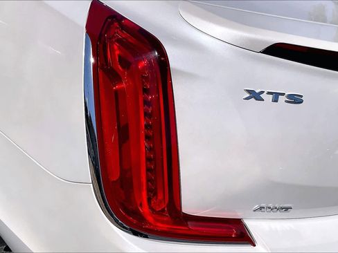 Used 2019 Cadillac XTS Luxury image 28