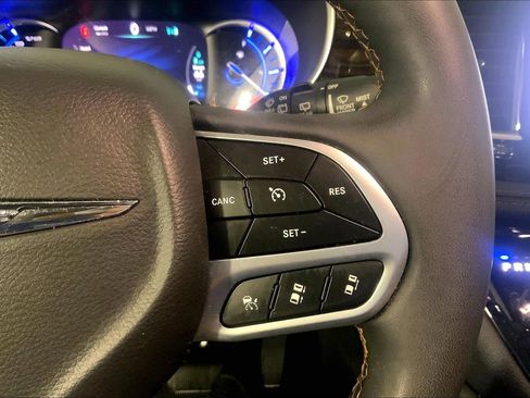 Used 2023 Chrysler Pacifica Pinnacle FWD image 19