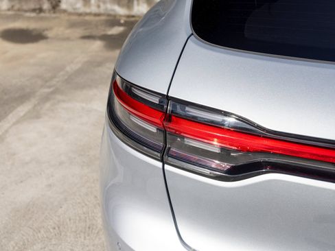 Certified 2026 Porsche Macan AWD/4WD image 21