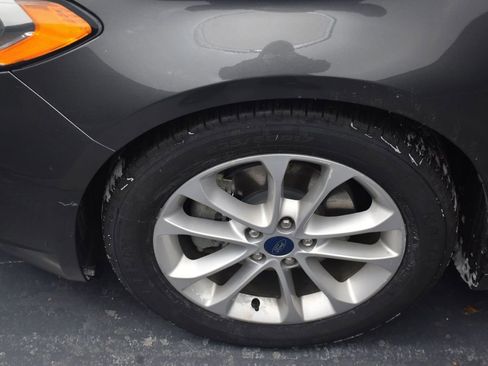 Used 2020 Ford Fusion SE image 12