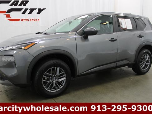 Used 2023 Nissan Rogue S image 1