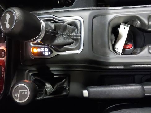 Used 2024 Jeep Wrangler Unlimited Rubicon image 21