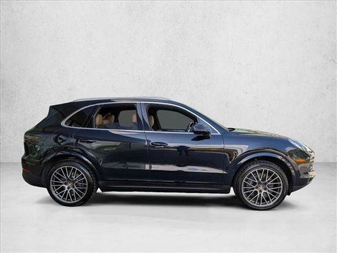 Used 2023 Porsche Cayenne Platinum Edition AWD/4WD image 4