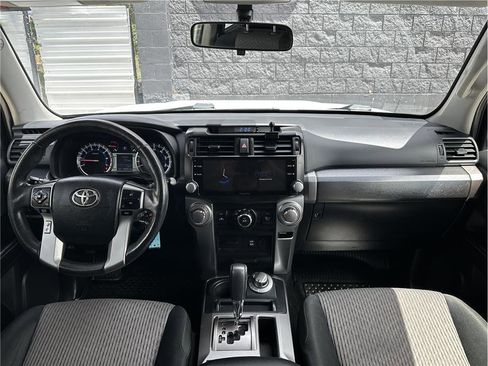 Used 2018 Toyota 4Runner SR5 AWD/4WD image 19